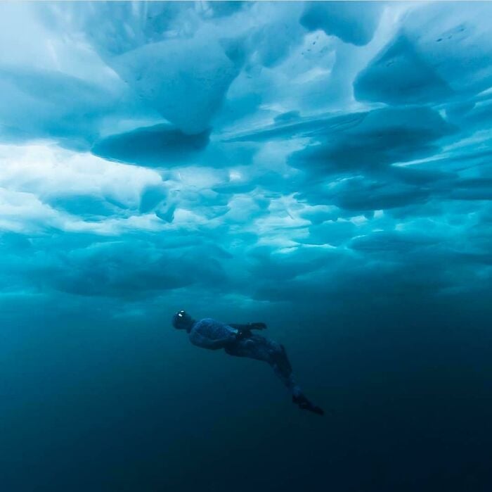 Buceando bajo el hielo