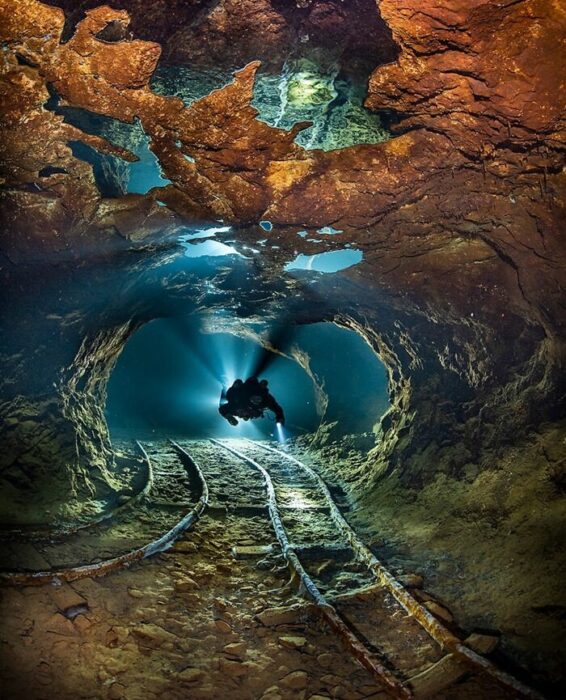 Eslovaquia oriental buceo en mina inundada 