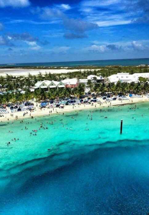 Isla Gran Turca, 2.134 metros de caída