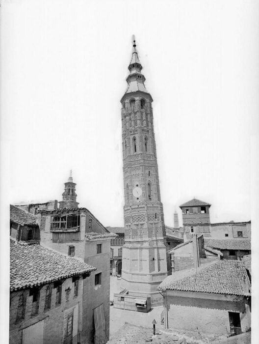 Torre Inclinada de Zaragoza
