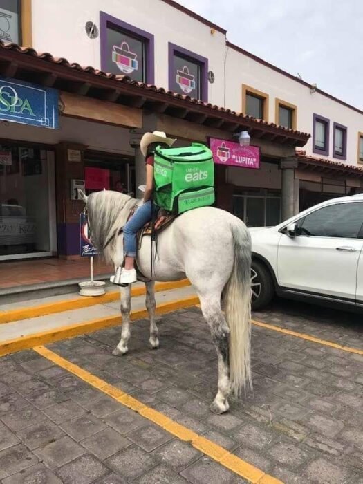 Uber eats a caballo