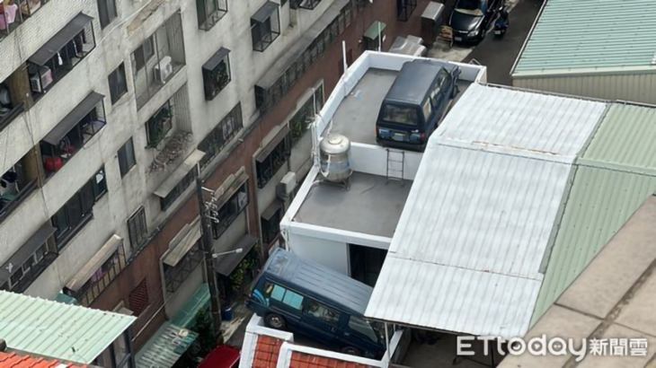 Estacionados en el techo