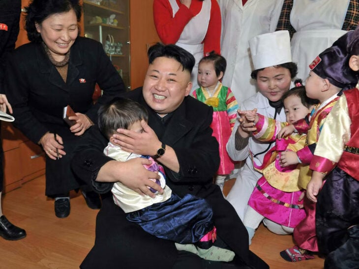 Kim Jong Un y bebés