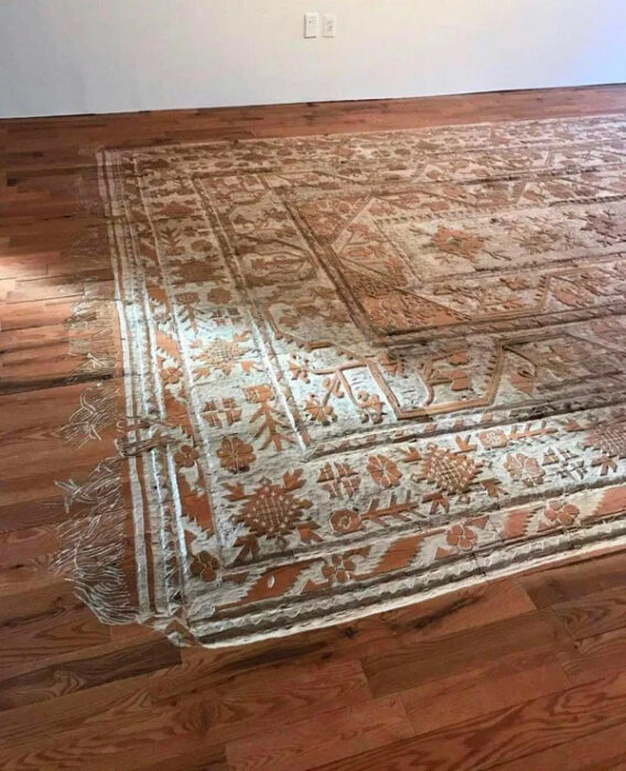 Alfombra tallada en madera