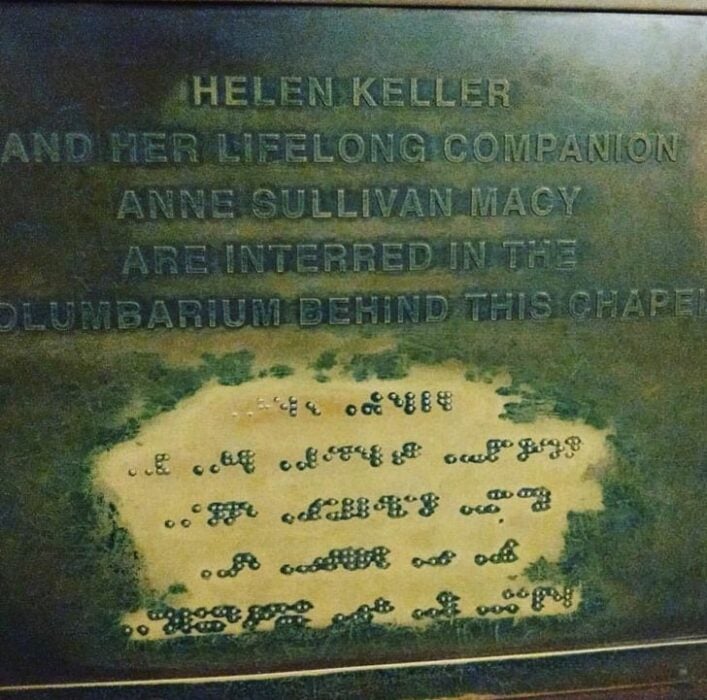 tumba de Helen Keller braile